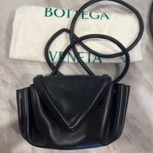 Bottega Veneta Beak handbag small NWT Black